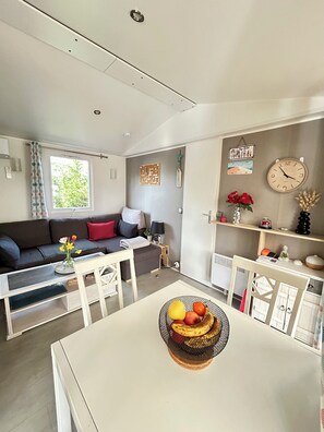 Living area - Mobile home 6pers in a 4* campsite in the heart of the Bassin d'Arcachon (La Teste-de-Buch)