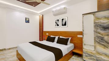 4 bedrooms, desk, iron/ironing board, free WiFi