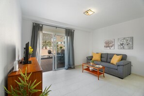 Living area - Vacation Home 'Chasna Sunset' with Shared Pool, Private Terrace and Wi-Fi (Costa Adeje)