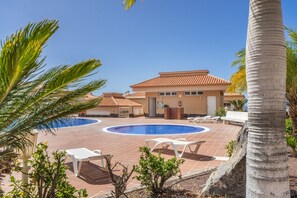 Pool - Vacation Home 'Chasna Sunset' with Shared Pool, Private Terrace and Wi-Fi (Costa Adeje)