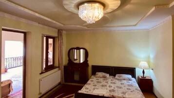In-room safe, soundproofing, free WiFi