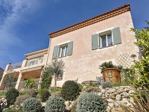 Exterior - Villa "Les Hauts De Taradeau": Mountain View with Stunning Private Pool (Taradeau)