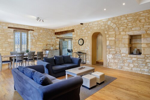 Holiday Home 'Coeur De Domme' with Private Terrace, Wi-Fi and Air Conditioning