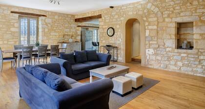 Holiday Home 'Coeur De Domme' with Private Terrace, Wi-Fi and Air Conditioning