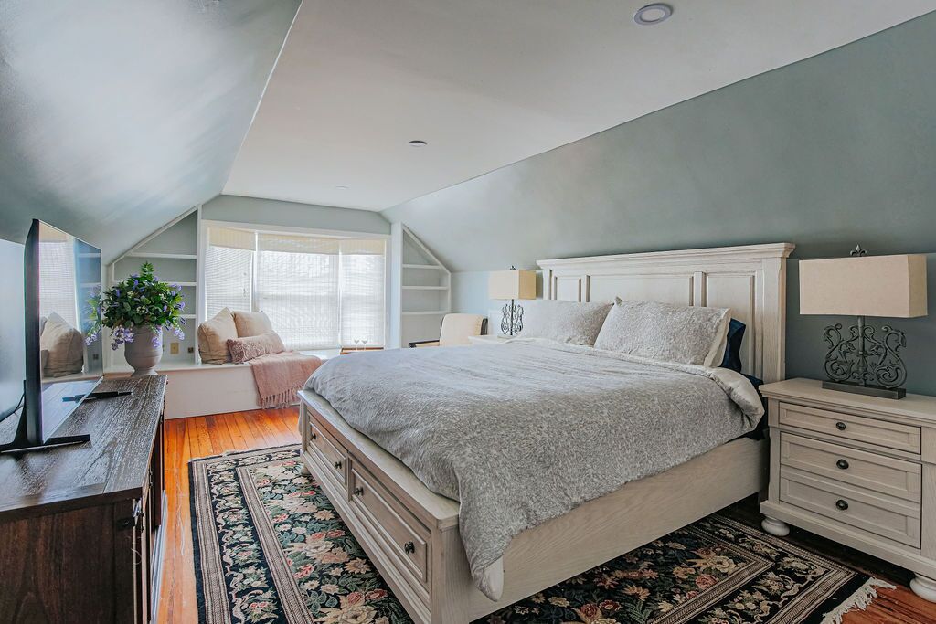 4 bedrooms, WiFi (free), bed sheets