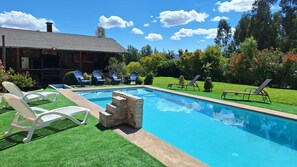 Outdoor pool - Family Cabin in Rapel Lake (Santiago, the goats)