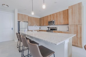 Fridge, dining tables - Landing | Modern 1BD, Clubhouse, Pool (Palm Bay)