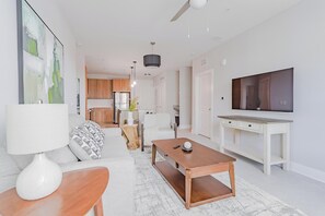 Smart TV - Landing | Stylish 2BD, Gym, Pool (Palm Bay)