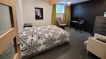 5 bedrooms, iron/ironing board, WiFi, bed sheets