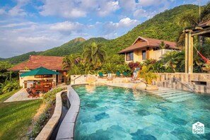 Pool - Spacious 6-bedroom villa in welcoming Girardot with AC (Girardot)