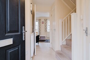 Interior - Modern and comfortable 4 bedroom house (Bedford)