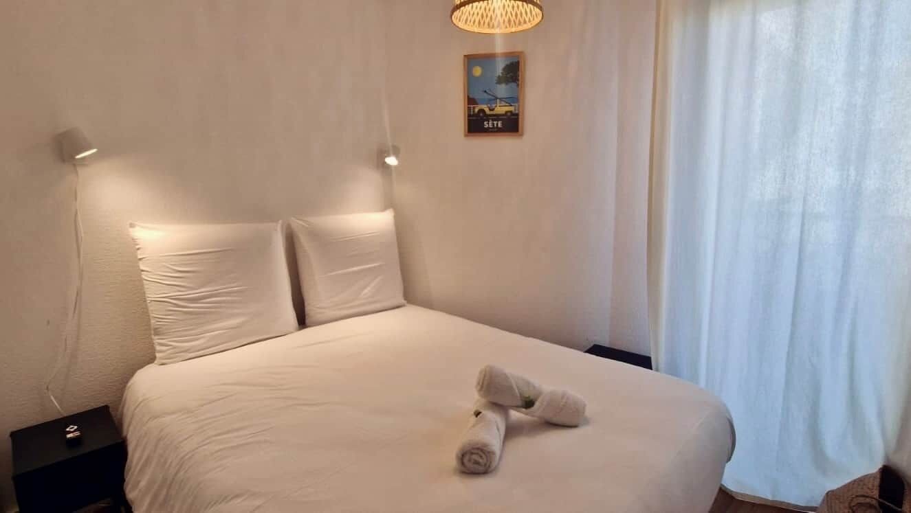 2 slaapkamers, een strijkplank/strijkijzer, wifi, beddengoed