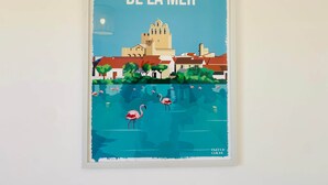 A framed poster of a town with a prominent building and flamingos in a body of water. - ''Loulou'' T2 modern, bright in the city center, wif parking (Sète)