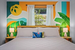 3 bedrooms, desk, iron/ironing board, travel cot - 11 Miles to World Cup! In Sunny Hollywood w/ Pool and Pet Friendly! (Hollywood)