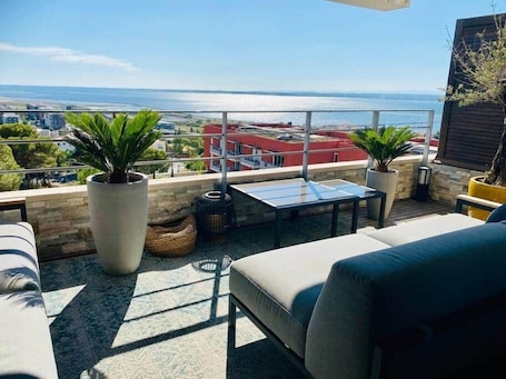 Property grounds. "Le Soleil" Superb T3 with pond view air-conditioning parking pool