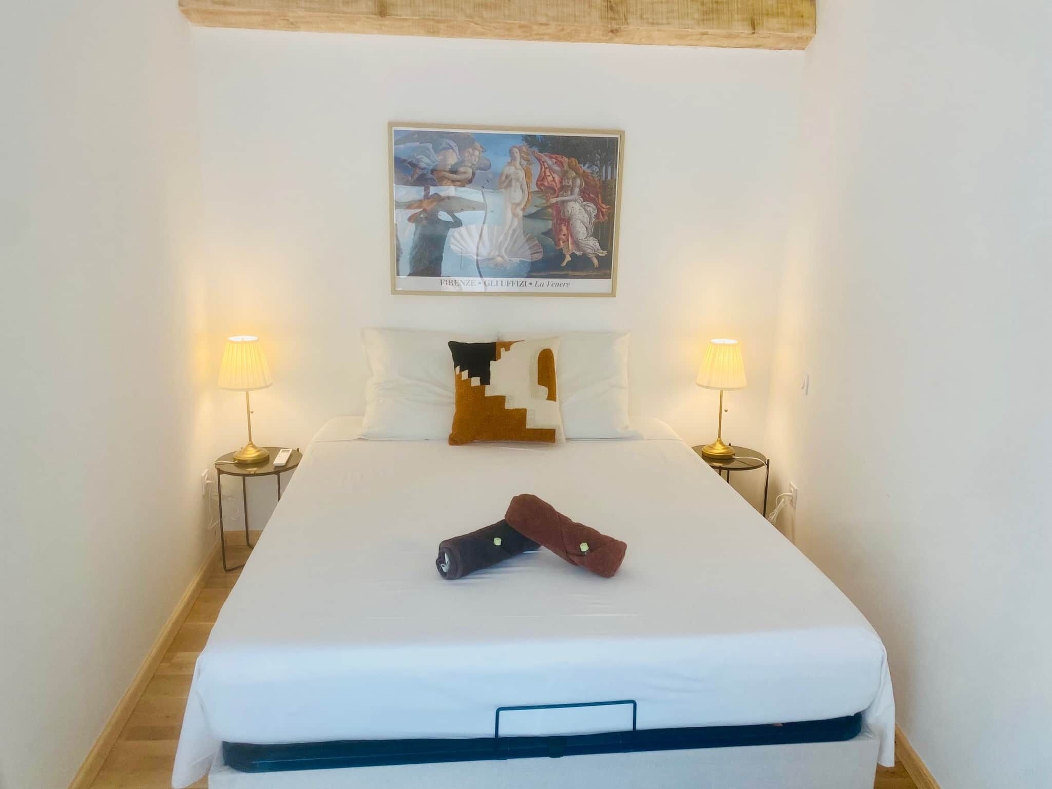 2 slaapkamers, een strijkplank/strijkijzer, gratis wifi, beddengoed