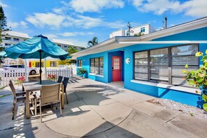 Outdoor dining - Super Unit- Dos Casitas Retreat! (Siesta Key)