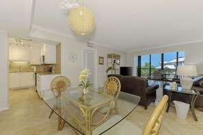 Interior - Harbor Towers 410 - Tropical Sands Accommodations (Siesta Key)