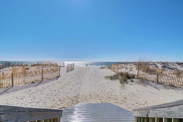 Beach nearby - š Beachfront Complex | Community Pool + Covered Parking | Sunrise Village 105 (Gulf Shores)