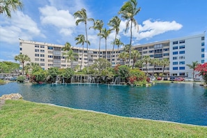 Exterior - Harbor Towers 603 - Tropical Sands Accommodations (Siesta Key)
