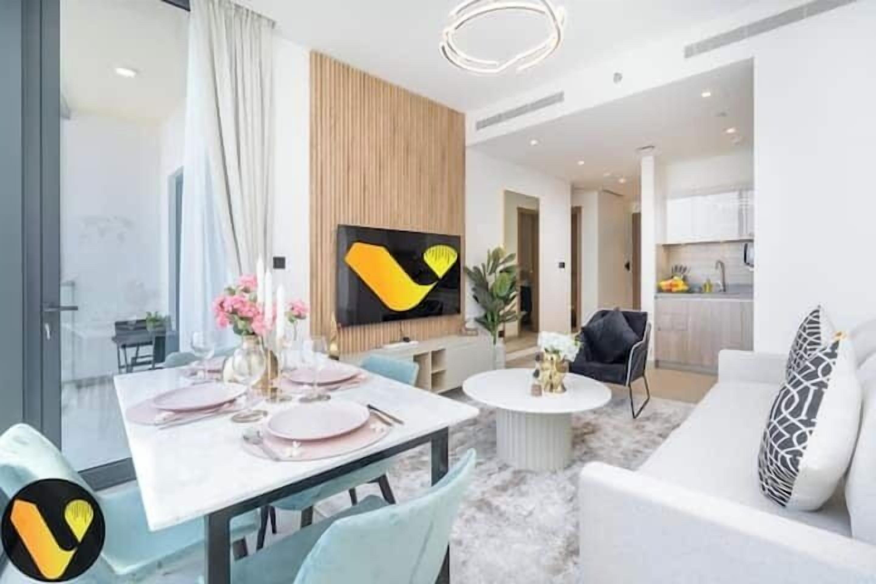 Luxury Apartment, Balcony, City View | Living area