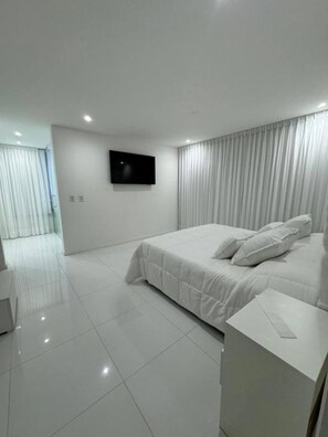 Apartment, 1 Bedroom, Patio, City View