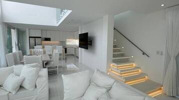 Appartement, 1 chambre, patio, vue ville | Salle de séjour