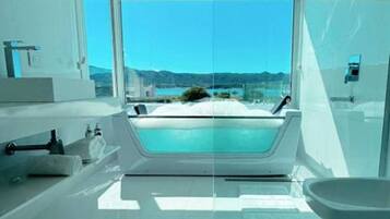Apartment, 1 Bedroom, Patio, City View | Bathroom