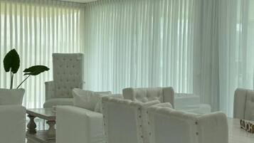 Apartment, 1 Bedroom, Patio, City View | Dining room