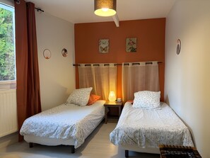 2 chambres, fer et planche à repasser, Wi-Fi, draps fournis