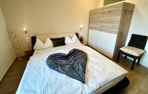 Comfort appartement, keuken, uitzicht op tuin | Verduisterende gordijnen, geluiddichte muren