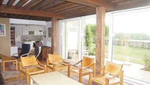 Interior - Gite in family home, on the banks of the Loire, garden, south-facing. (Combleux)