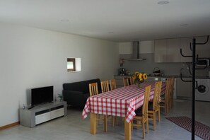 Dining - Casas do Maranhão: rural retreat with pool 2 km from the beach, family peace! (Póvoa de Varzim)