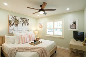 3 bedrooms, desk, iron/ironing board, travel crib - Turfside Terrace, Heated Pool and Putt Putt (Jupiter)