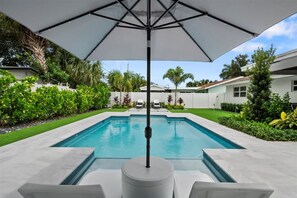 Outdoor pool, a heated pool - Turfside Terrace, Heated Pool and Putt Putt (Jupiter)