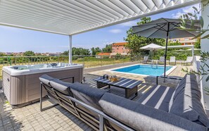 Terrace/patio - Lotus Elite Villa with Pool & Jacuzzi 4 (Pula)