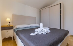 4 chambres, fer et planche à repasser, lit parapluie, Wi-Fi gratuit