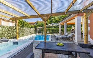 Pool - Lotus Elite Villa with Pool & Jacuzzi 12 (Pula)