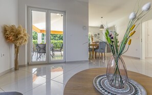 Interior - Lotus Elite Villa with Pool & Jacuzzi 12 (Pula)