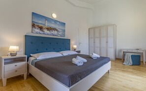 4 bedrooms, iron/ironing board, travel cot, free WiFi - Lotus Elite Villa with Pool & Jacuzzi 3 (Pula)