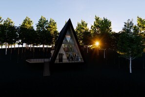 Exterior - Summit Treehouse w/4 Decks, Stunning Views on Lavender Farm (Oxford)