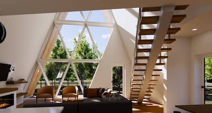 Summit Treehouse w/4 Decks, Stunning Views on Lavender Farm