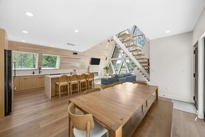 Dining - Summit Treehouse & Lavender Farm (Oxford)
