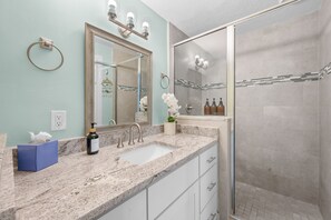 Shower, hair dryer, towels, shampoo - Family-Friendly Stay Near Beaches & Town (St. Augustine)