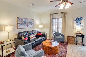 Living area - Walk to Ole Miss! Hilltop Oxford Home w/ Patio (Oxford)