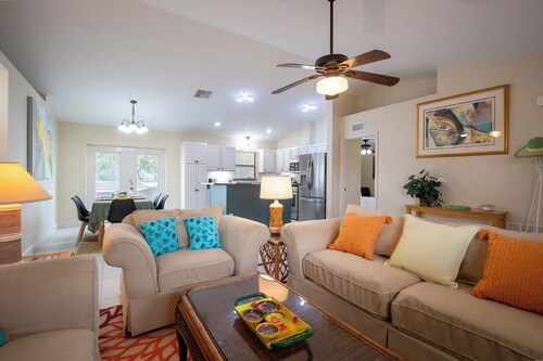 Sebring Race Special for up to 7 guests . Cozy, Bright & Comfortable 3-bedroom. 