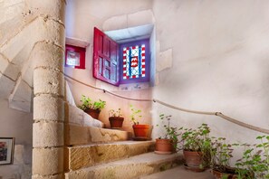 Interior - Castle 'Chambre 1' with Shared Terrace, Private Garden and Wi-Fi (La Boixe)