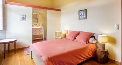 Chambre 3 au chùteau : terrasse partagée, jardin privé et Wi-Fi