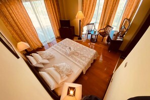 Room - Beachfront Hotel with Pool, Restaurant & Private Beach in Golem (Golem)