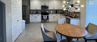 Modern Home • Peaceful & Family Friendly 290/1960